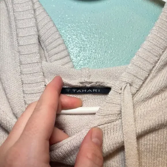 Women's T Tahari Cream Minimalist Knit Hoodie M Poncho Style - Picture 3 of 9